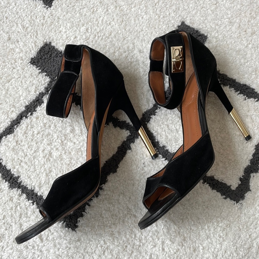 Authentic Givenchy heels size 9